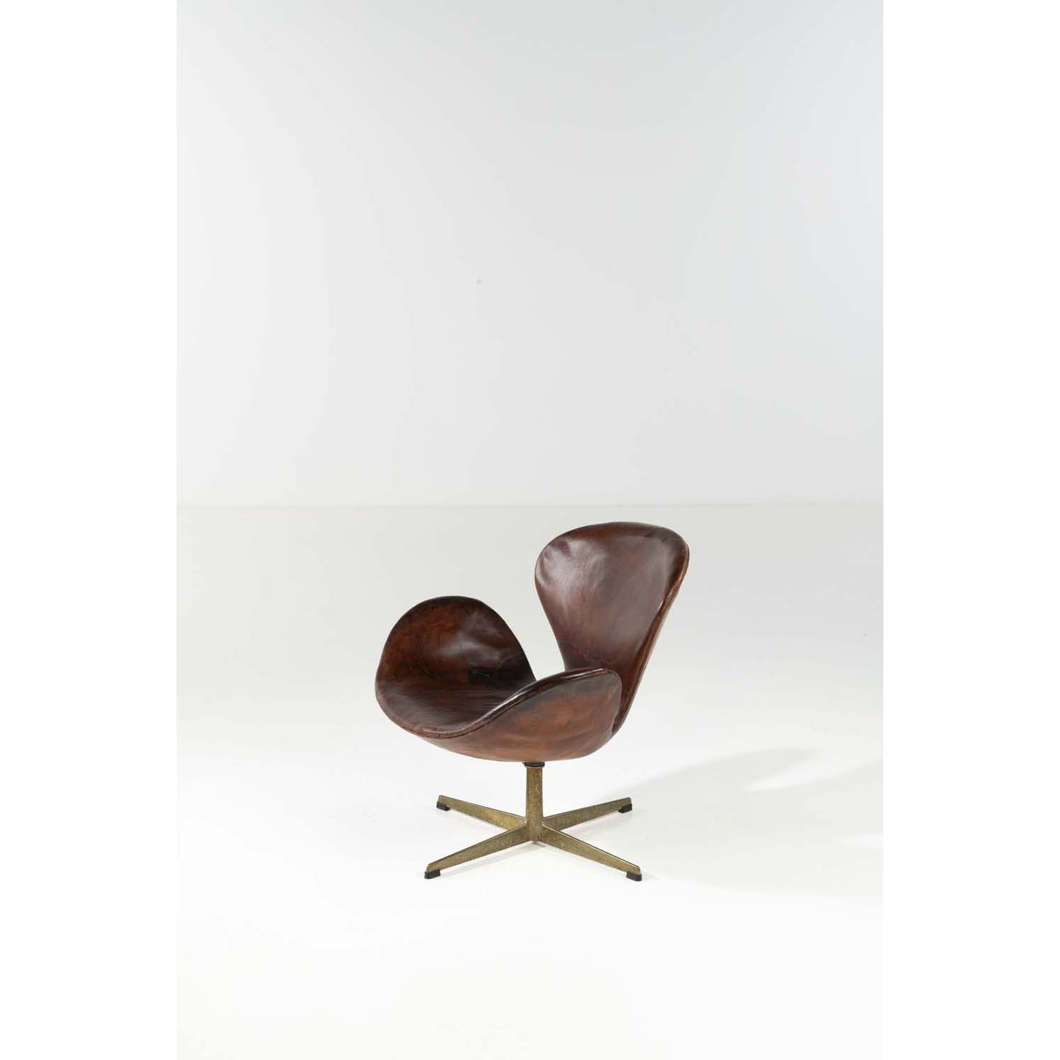 Arne Jacobsen 1902 1971 Swan armchair First edition